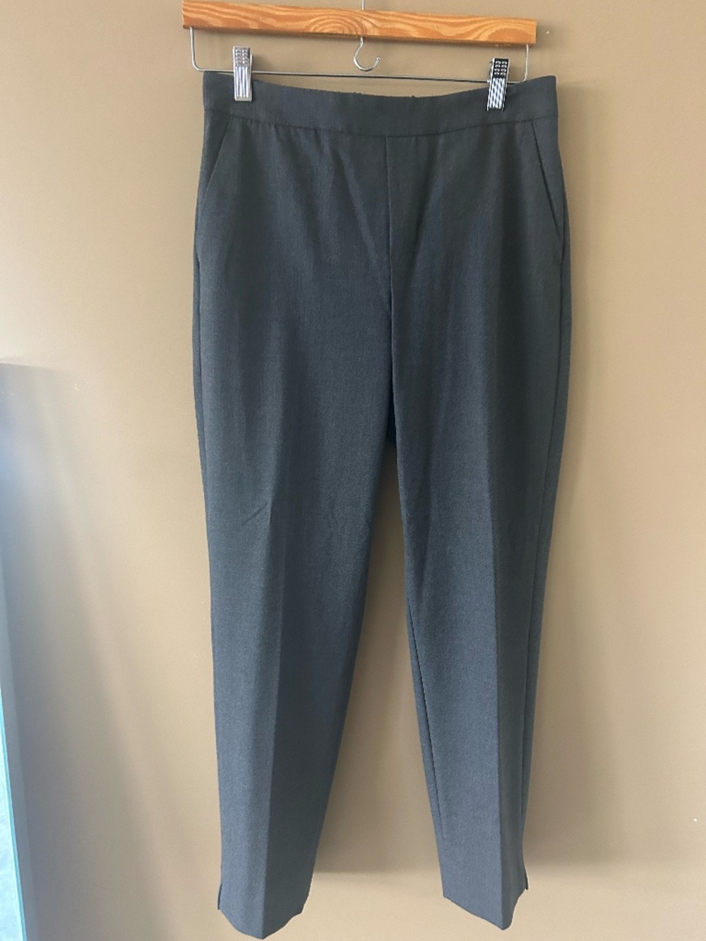 Banana Republic Hayden Tapered Ankle Dress Pants Gray - Size 4